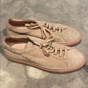 COMMON PROJECTS PINK SNEAKERS